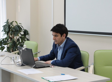 На 13-м Санкт-Петербургском Венозном Форуме выступил с докладом Заведующий кафедрой сердечно-сосудистой хирургии АНО ДПО «Центр медицинского и корпоративного обучения»,  руководитель Центра флебологии «СМ-Клиника», д.м.н. Олими Ширинбек